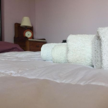 Alex Room Airport Elmas Buitenkant foto