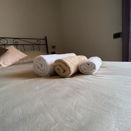 Alex Room Airport Elmas Buitenkant foto