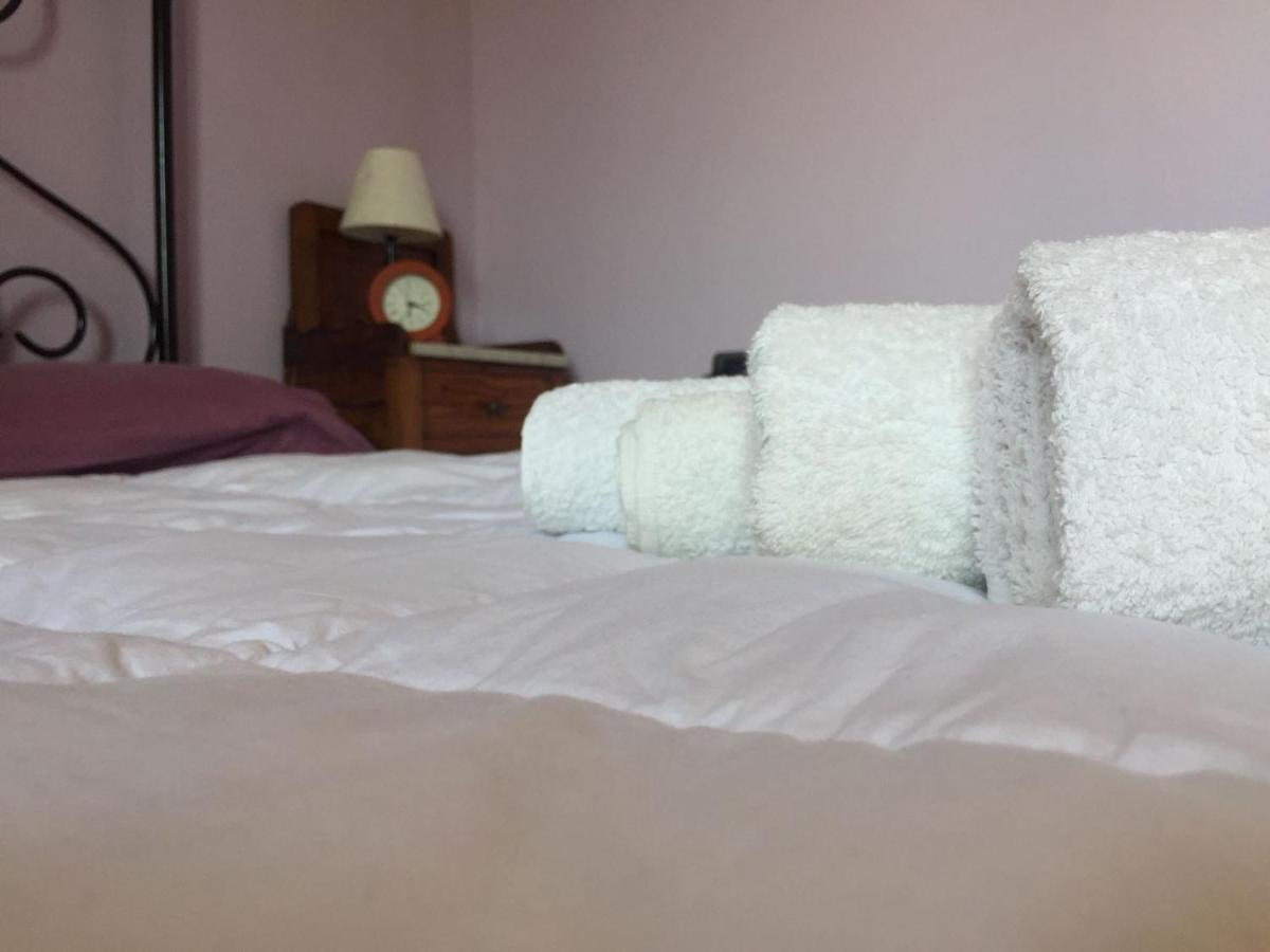 Alex Room Airport Elmas Buitenkant foto