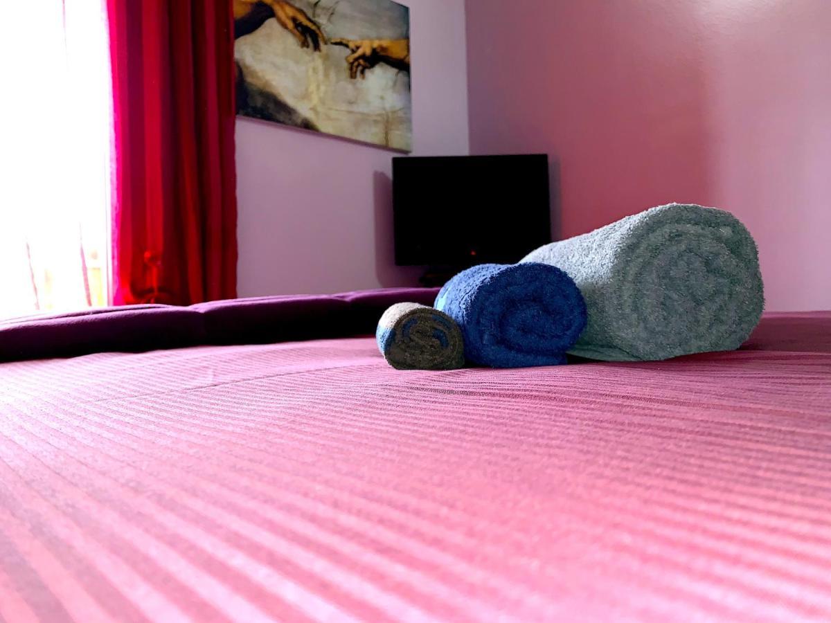 Alex Room Airport Elmas Buitenkant foto