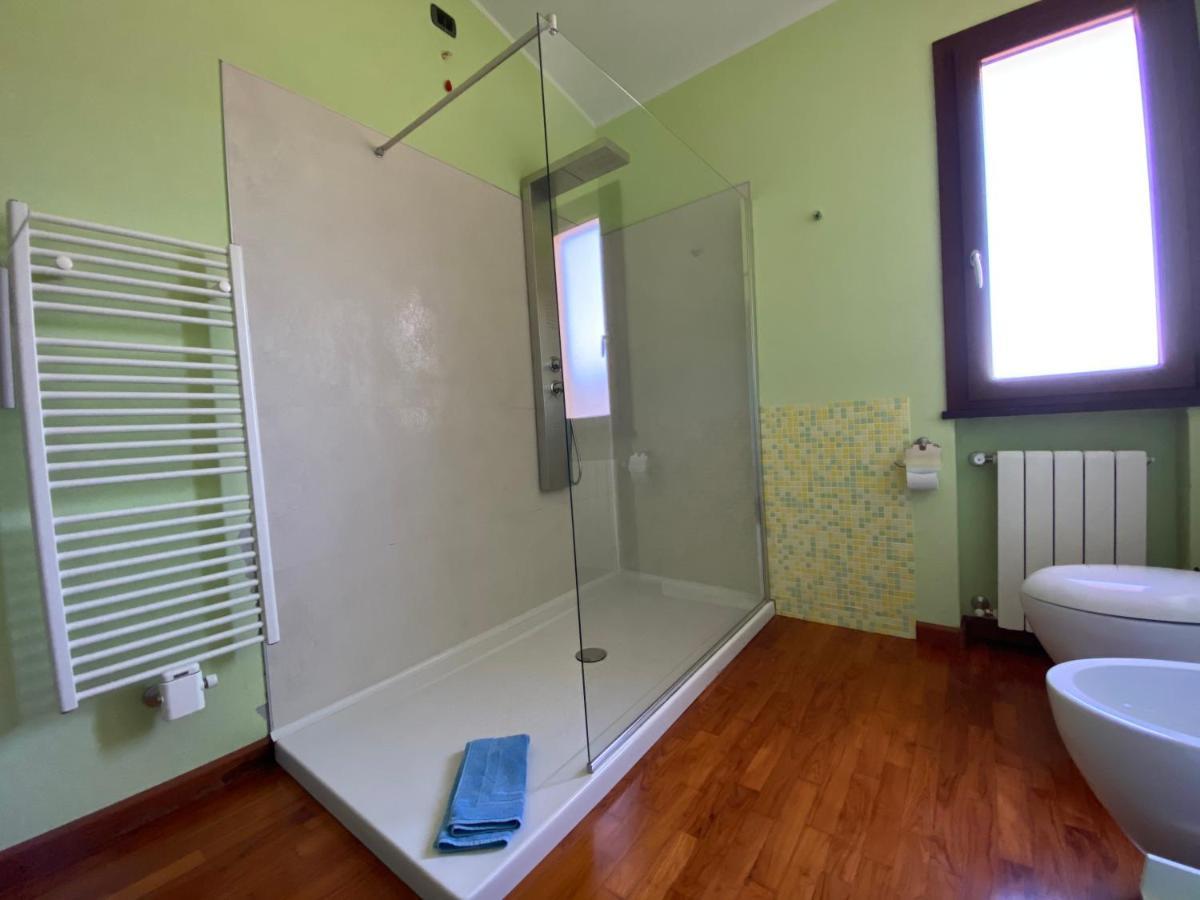 Alex Room Airport Elmas Buitenkant foto