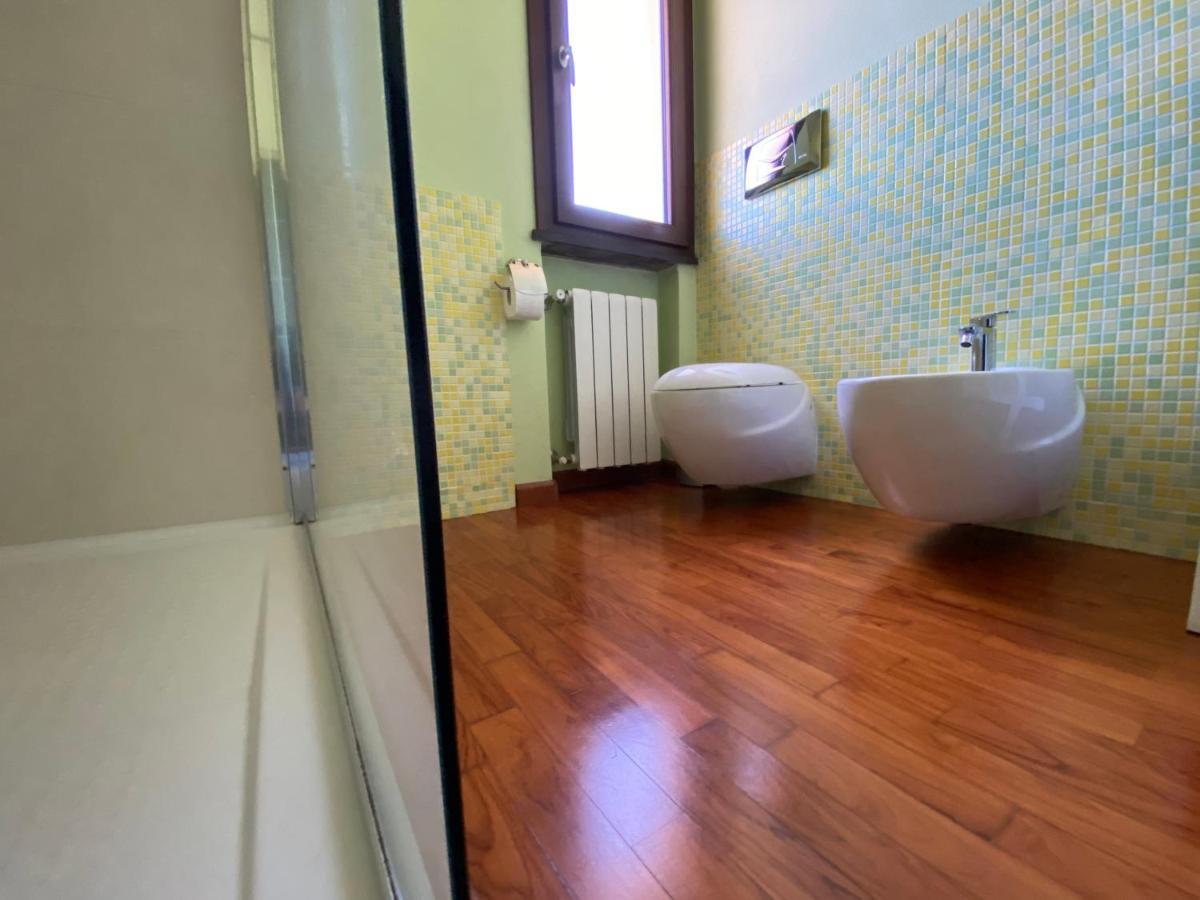 Alex Room Airport Elmas Buitenkant foto