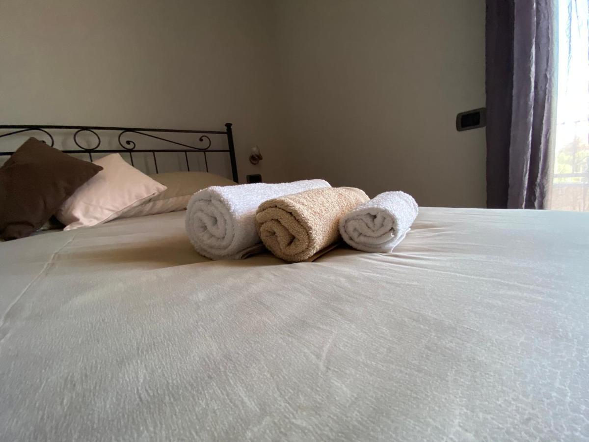 Alex Room Airport Elmas Buitenkant foto